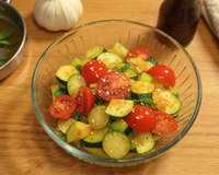 Poêlée de courgettes et tomates à l'ail