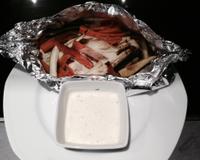 Papillotes de poulet avec carottes et courgettes et une bonne sauce au chèvre.