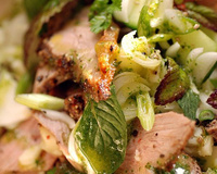 Petite salade d'agneau et de brebis aux herbes folles...