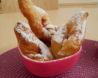 Les beignets de carnaval version lyonnaise ! On les trouve moelleux ou croustillants et ici, ce sont les bugnes moelleuses que je propose. Pour les croustillantes, c'est…