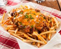 Un mix de chili, frites et fromage pour un plat très apprécié de la fast-food.