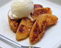 Coings poêlés, glace au romarin