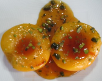 Pêches flambées au Grand Marnier