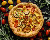 Quiche à la courgette, aux tomates et oignon