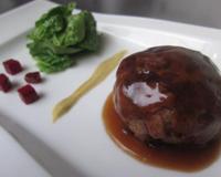 Andouillette de Troie en crépine parfumée au ratafia.............