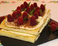 Génoise au chèvre frais et framboises