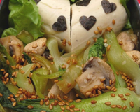 Bok choi sauté aux champignons et gingembre