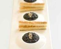 œufs brouillés à l'encre et oeufs d'escargots de Chatanay traités comme un caviar