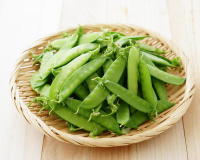 "Une salade pleine de fraîcheur" : Laurent Mariotte partage sa recette estivale à base de pois mange tout, un légume vert qui change !
