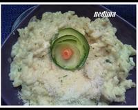 Un risotto crémeux et onctueux cuisiné avec des légumes et parfumé à l'huile d'olive .