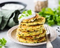 Galettes de quinoa aux épinards, oignons nouveaux et herbes fraiches