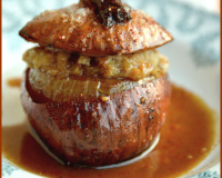 Oignons farcis aux champignons et petits lardons