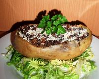 Des pommes de terre garnies d'une généreuse farce aux champignons...