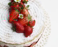 Biscuit succès aux amandes, crème vanille-mascarpone et fraises