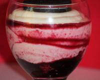 Onctuosité, délicatesse, raffinement, voici quelques adjectifs qui résument bien cette verrine fruitée! Un régal aux fruits rouges!
