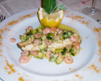 uUn filet de bar où les courgettes et les crevettes se marient à merveilles, légèrement relevé par le gout de la persillade et du piment de cayenne.