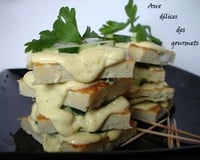 Petits sandwichs d'omelette au curry et au concombre