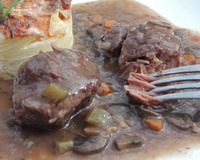 Joue de porc confite au vin rouge