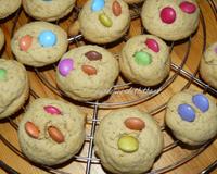Bonjour!
Vous me direz que cette recette de cookies aux smarties est super connue sur les blogs!
Et bien moi aussi j'ai voulu essayer!