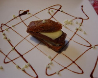 Mille feuilles de pain d'épices au chocolat blanc et à la pomme
