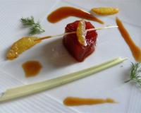 Un Sashimi revisité avec du mielL'explosion des saveurs en bouche (citronnelle , sauce soja , citron vert ...)