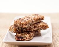 De délicieuses barres crues sans gluten et sans cuisson pour faire le plein d'énergie. 