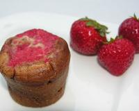 Voici un magnifique moelleux "chocolat au lait au coeur coulant de fraise" ... Un pur délice, vraiment exquis.