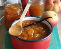La confiture de pêches permet de profiter de l'été toute l'année dés le petit-déjeuner.