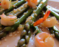 Sauté d'asperges aux crevettes
