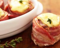 Petites bouchées de viande et lard fumé à accompagner de pommes poêlées pour un délicieux plat sucré salé.