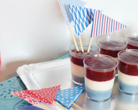 Ces verrines tricolores façon panna cotta seront idéales pour votre apéritif du 14 juillet !
