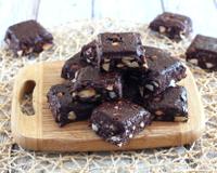 Nous avons testé pour vous : ces brownies sont sans cuisson et sans gluten. C'est l'idéal comme en cas à emporter.