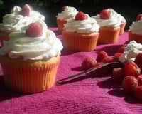 Cupcake framboise et crème fouettée