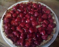 Il vous faut une pâte sablée, de la crème pâtissière et des fraises.
