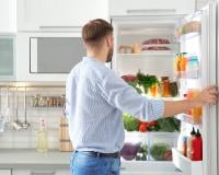 Cette partie du frigo est un vrai nid à bactéries et voici comment la nettoyer