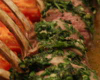 Un petit carré d'agneau tendre et goûteux.