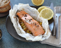 Papillotes de saumon à la fondue de poireaux au balsamique