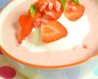 Île flottante légère à la fraise