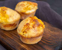 “À emporter en pique-nique ou à servir à l’apéritif” : Laurent Mariotte propose sa recette de muffins salés, avec un fromage de caractère !