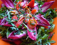 Salade fraîcheur aux fraises et à la grenade