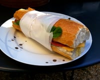Sandwich au bœuf et à la moutarde