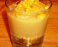 Une compote de pommes fondante sans sucre ajouté, rehaussée d'une pointe de cannelle et saupoudrée d'un crumble de palets bretons. Un dessert à…