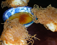 Crevettes marinées frites aux vermicelles de riz