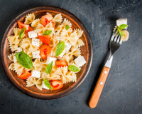 Salade de farfalles aux tomates crues