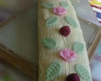 Bûche gourmande pistache, framboise et chocolat blanc