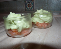 Verrines de truite fumée et son espuma d'avocats