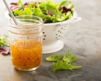 Marre de la vinaigrette classique ? Voici une sauce pour salade qui change tout