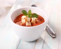 Rapide et délicieuse. L'idéal est d'avoir des tomates bien charnues du jardin. Mixées et très fraîches, le goût des tomates donne toute sa saveur à cette préparation…