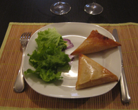 bricks avec garniture miel, lardons et chèvre