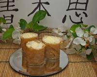 Un maki dessert à déguster avec une sauce chocolat.
